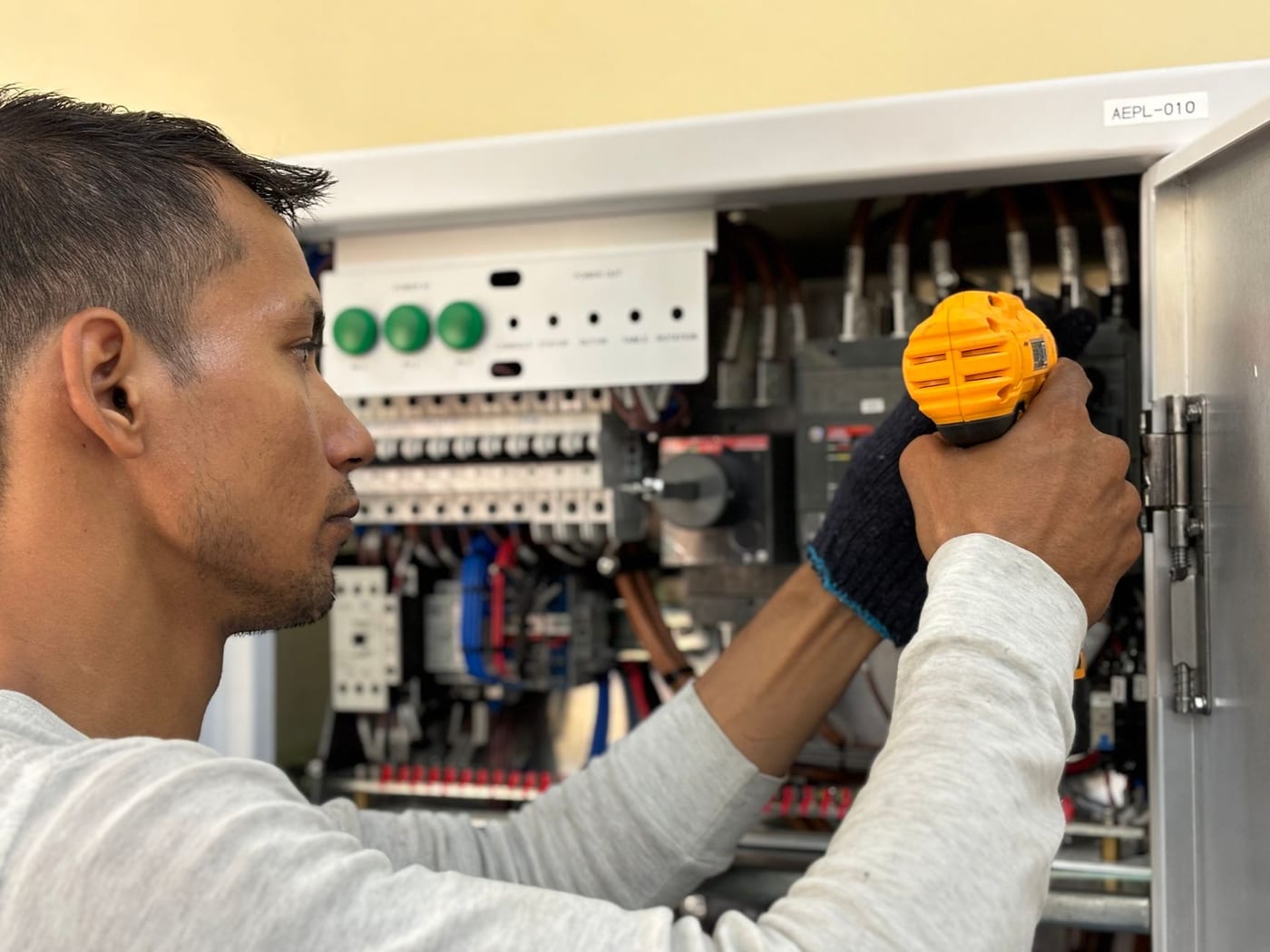 electrician working Ogden